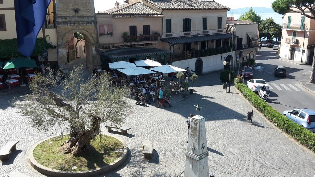Relax In Piazzetta Casa E Appartamento Per Vacanze Trevignano Romano Bilik gambar