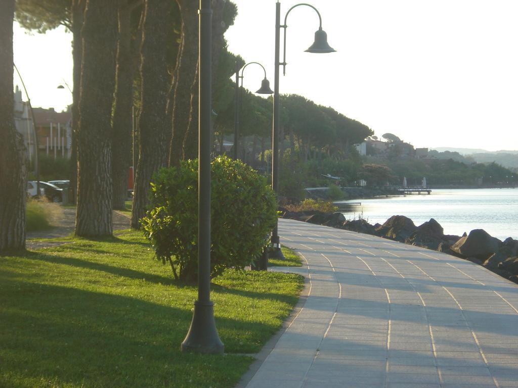Relax In Piazzetta Casa E Appartamento Per Vacanze Trevignano Romano Luaran gambar